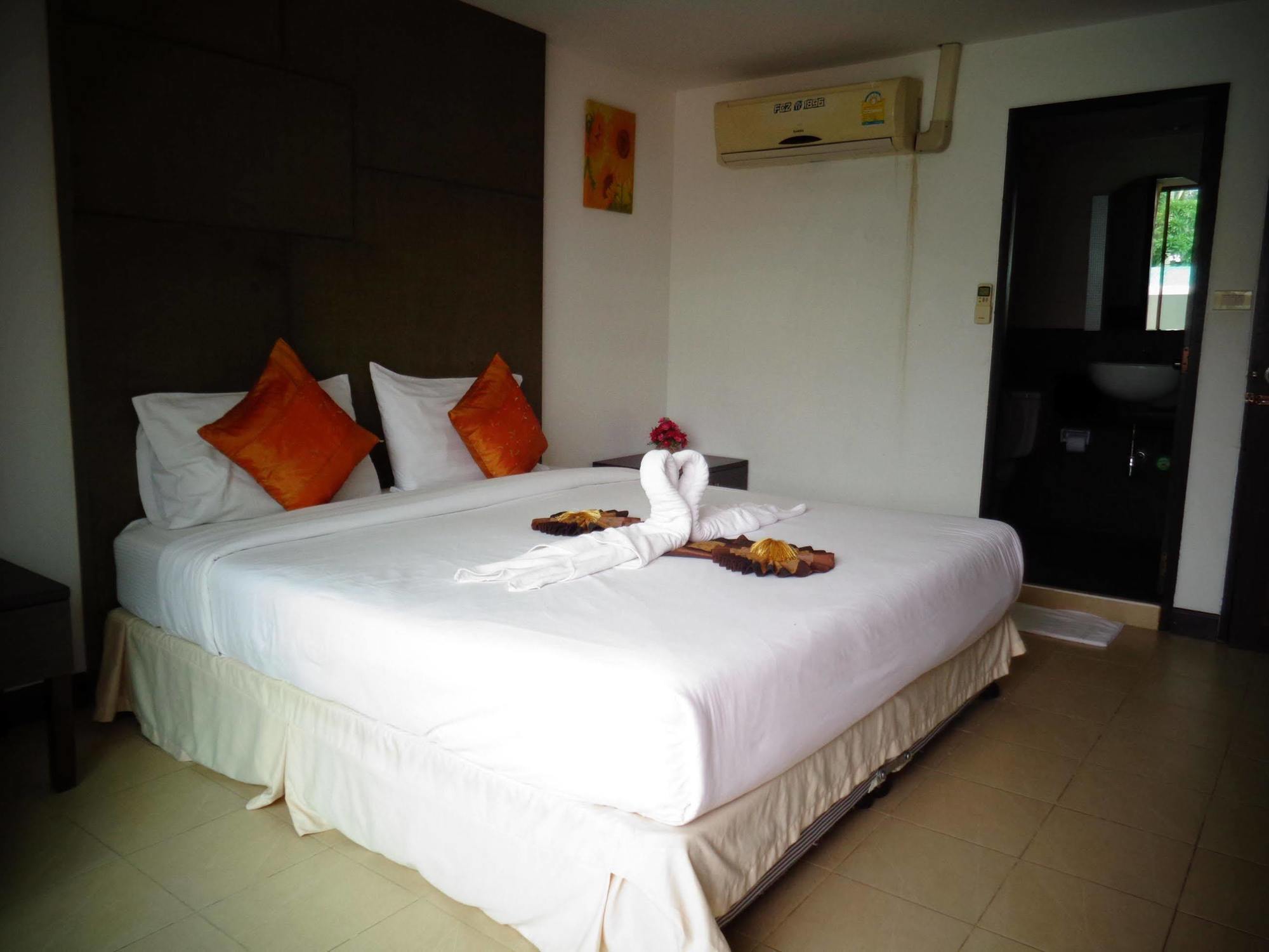 BGW Phuket Hostel Patong Exterior foto