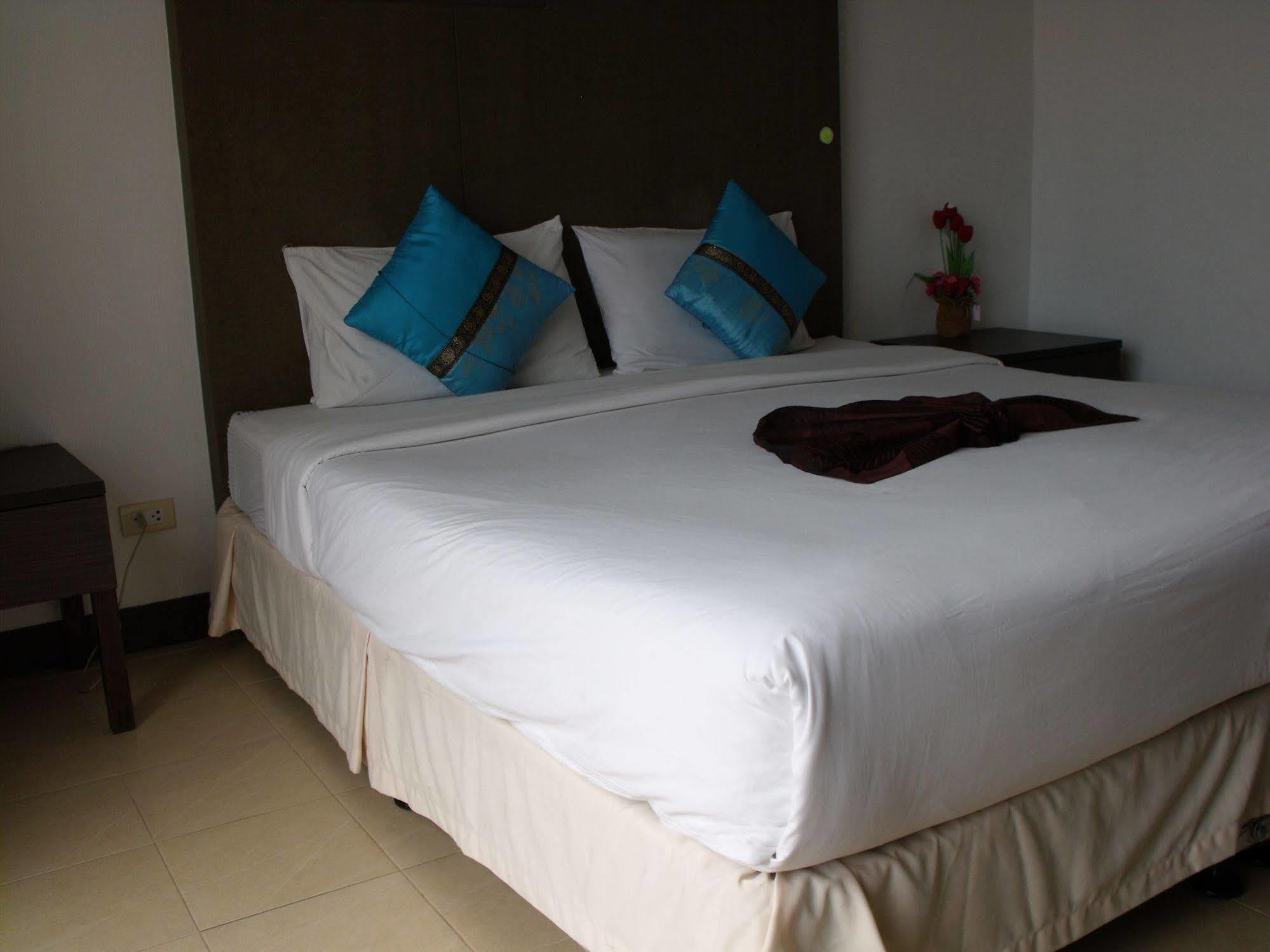 BGW Phuket Hostel Patong Exterior foto