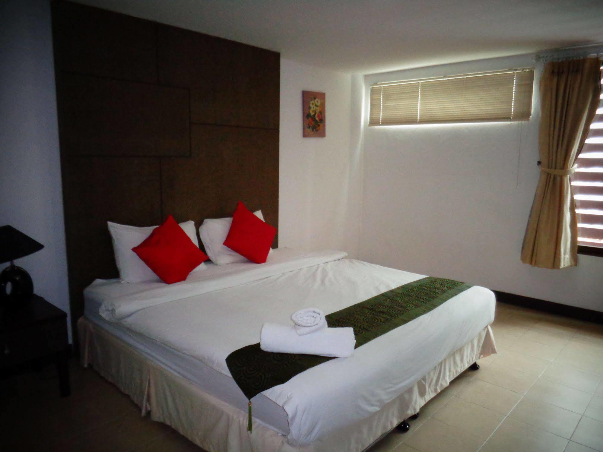 BGW Phuket Hostel Patong Exterior foto