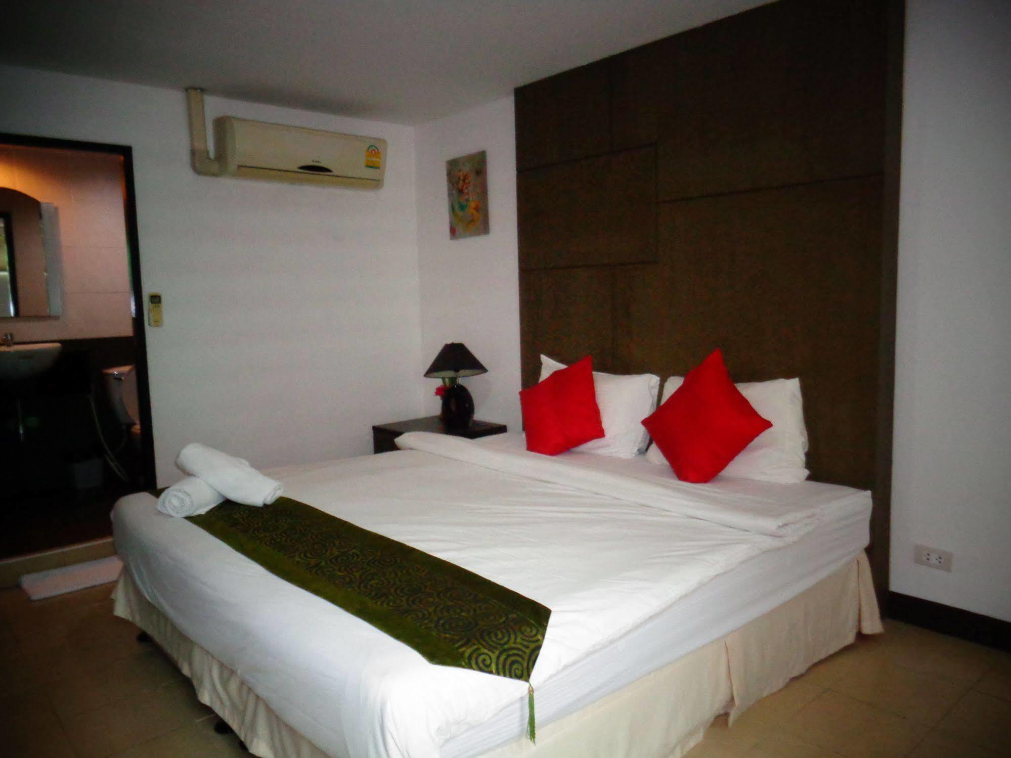 BGW Phuket Hostel Patong Exterior foto