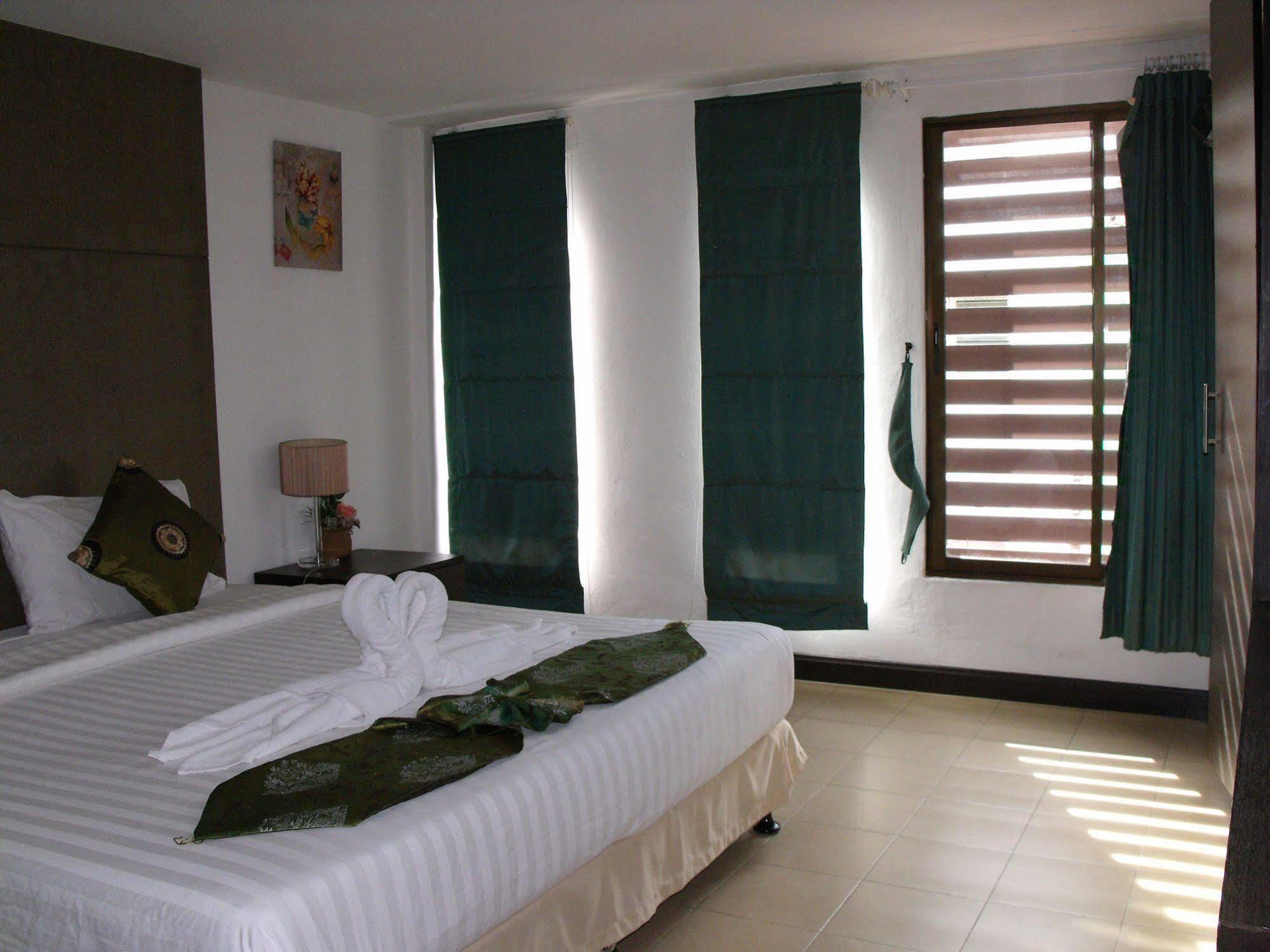 BGW Phuket Hostel Patong Exterior foto