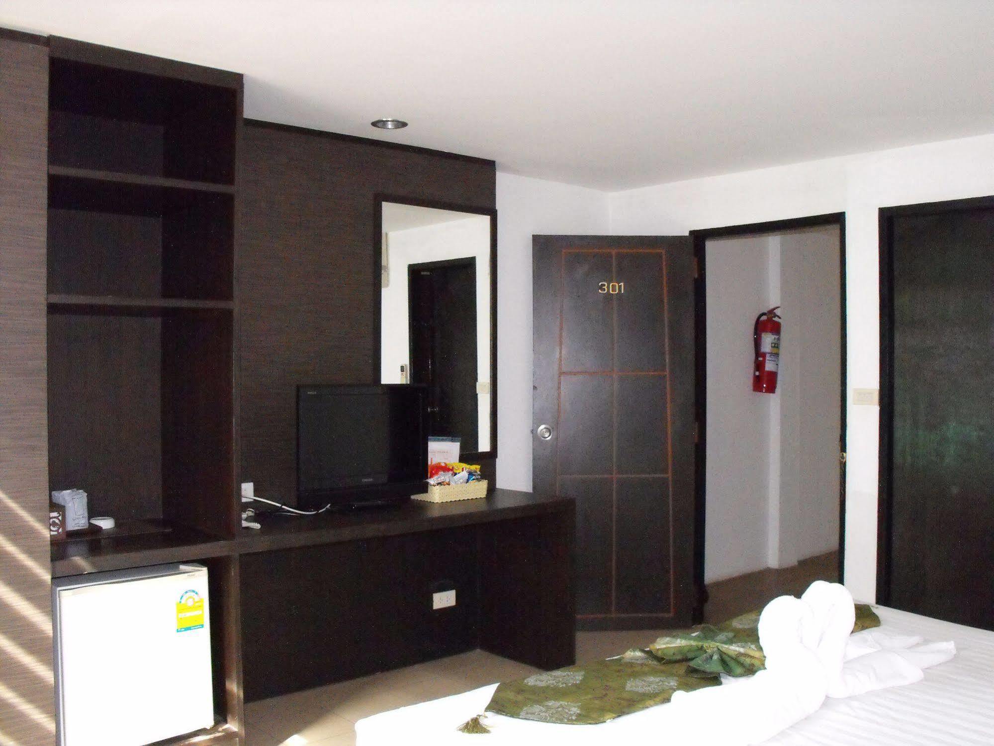 BGW Phuket Hostel Patong Exterior foto